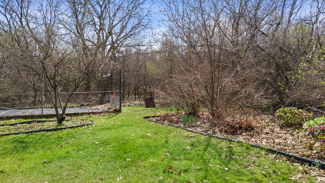 2132 Penhurst WAY, Waukesha, WI 53186