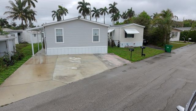 8516 SW 17th Court, Davie, FL 33324