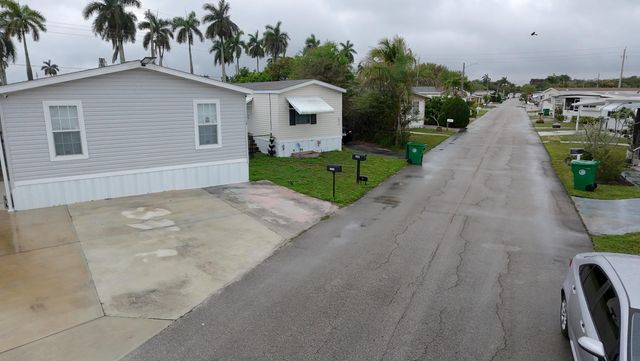 8516 SW 17th Court, Davie, FL 33324