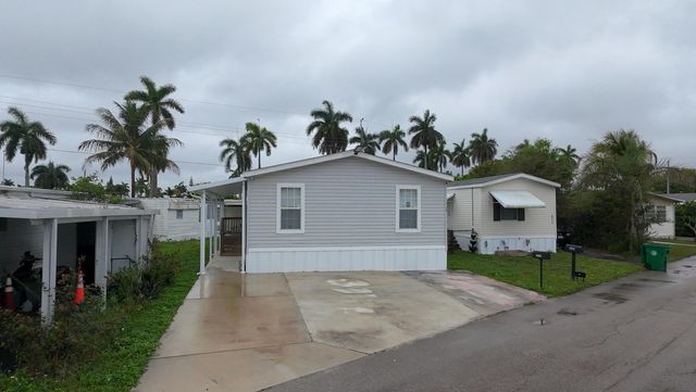 8516 SW 17th Court, Davie, FL 33324