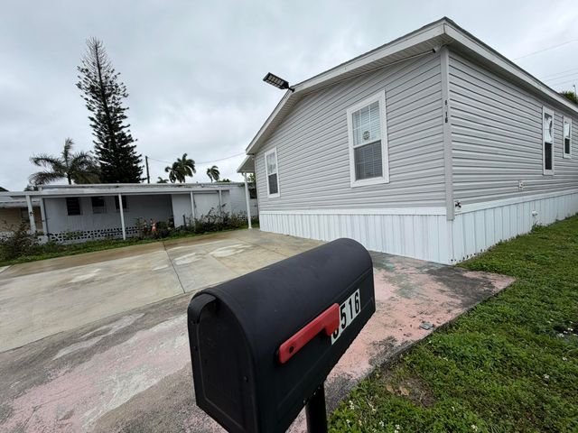 8516 SW 17th Court, Davie, FL 33324