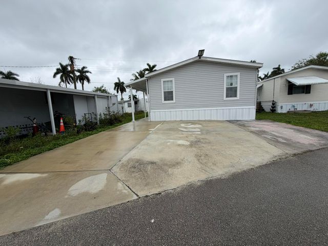 8516 SW 17th Court, Davie, FL 33324