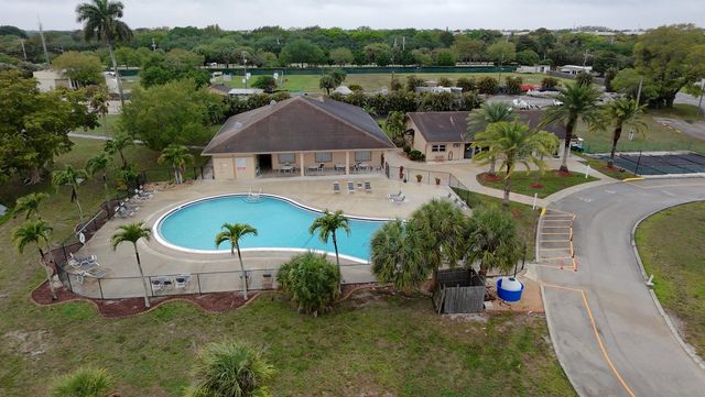 8516 SW 17th Court, Davie, FL 33324