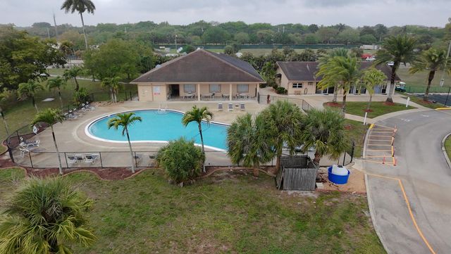 8516 SW 17th Court, Davie, FL 33324