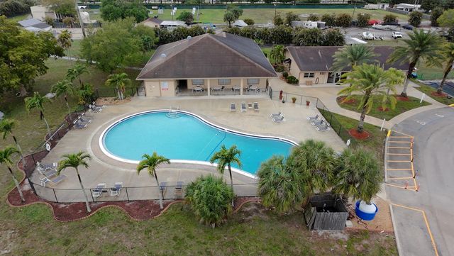 8516 SW 17th Court, Davie, FL 33324