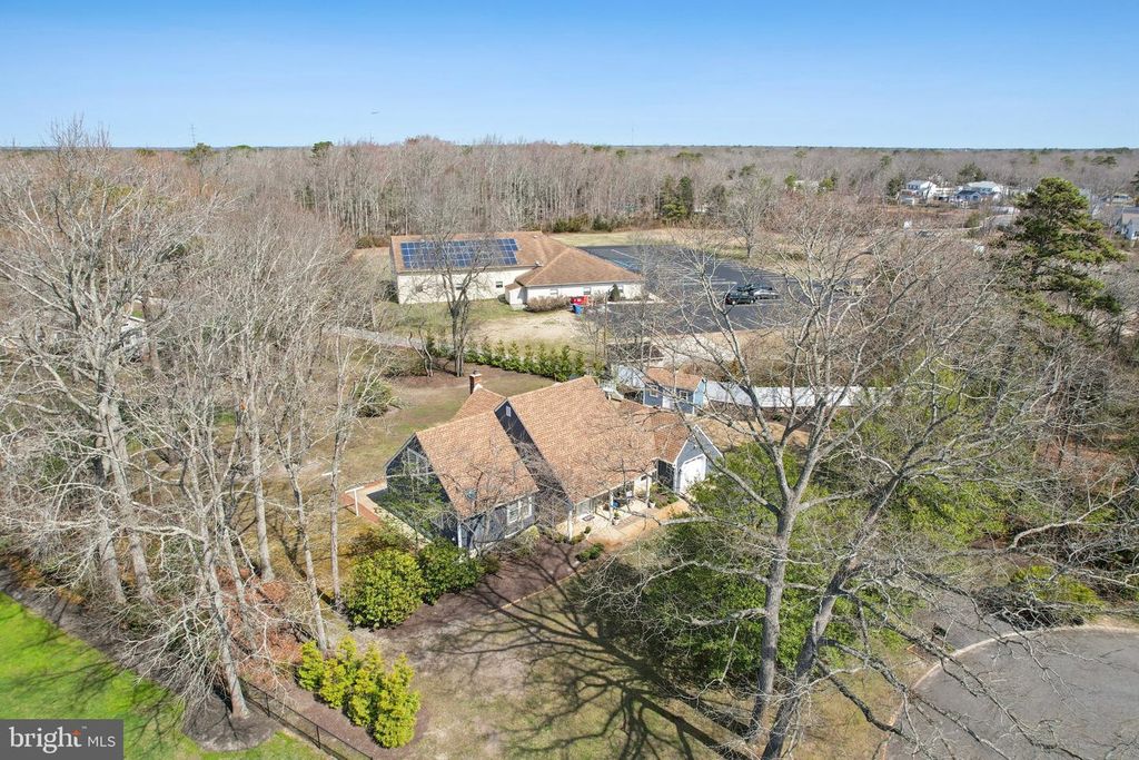 Image 13 of property listing at 7 INLET TER, Ocean View, NJ 08230