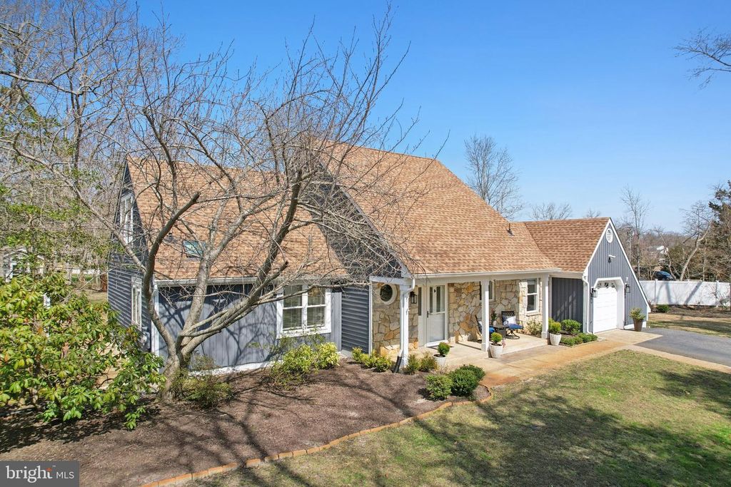 Image 14 of property listing at 7 INLET TER, Ocean View, NJ 08230