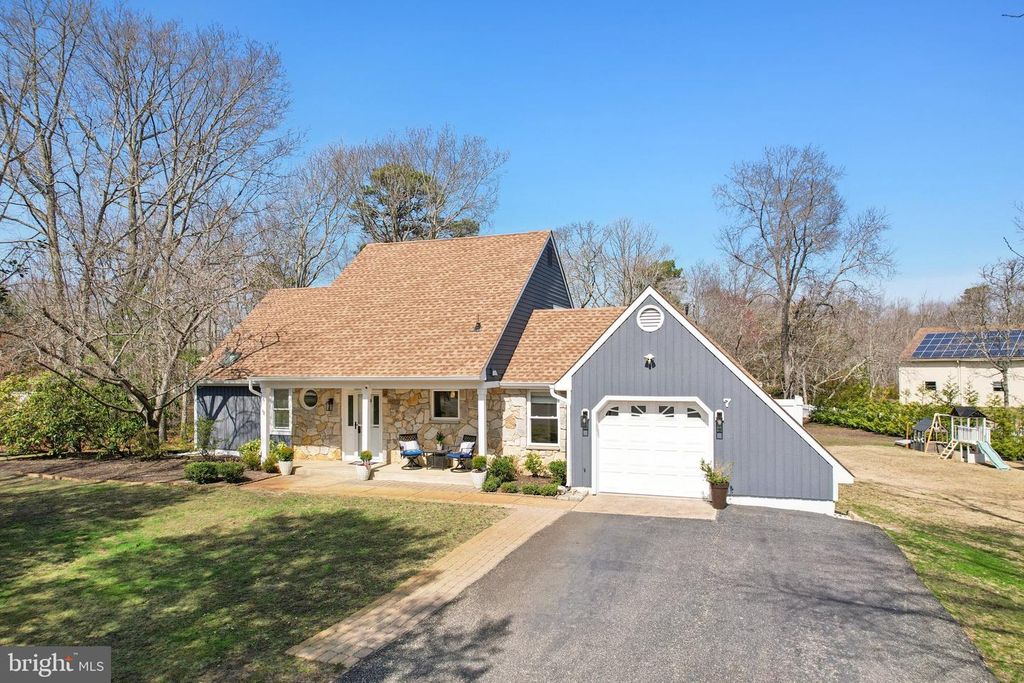 Image 15 of property listing at 7 INLET TER, Ocean View, NJ 08230