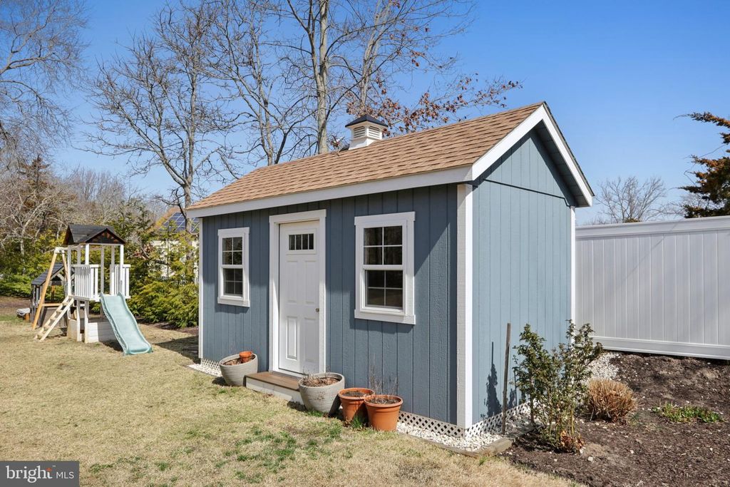 Image 17 of property listing at 7 INLET TER, Ocean View, NJ 08230