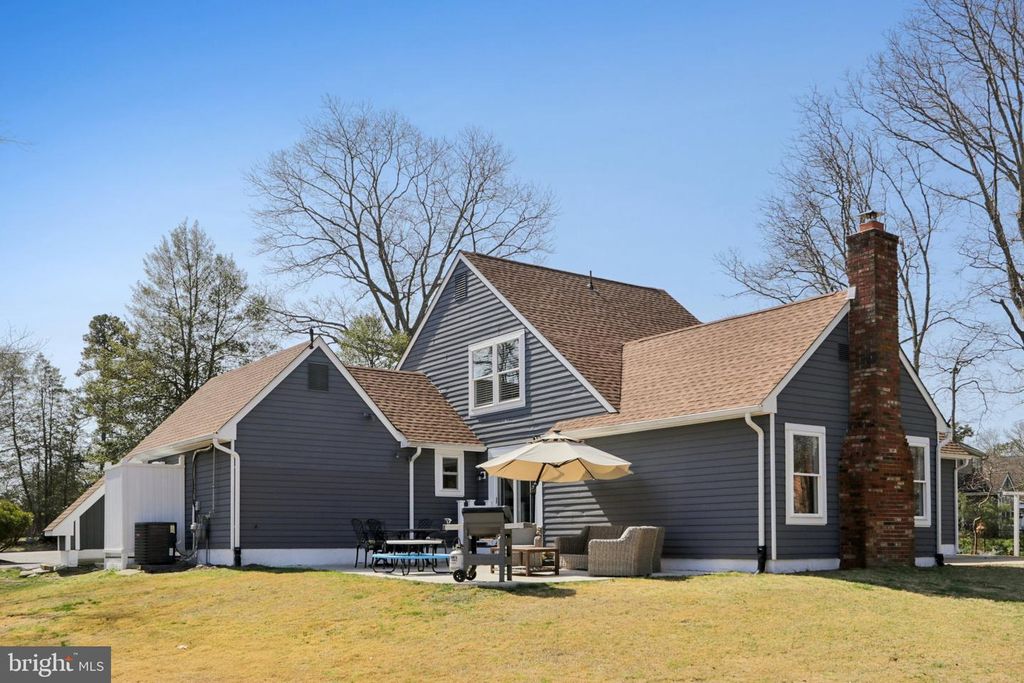 Image 18 of property listing at 7 INLET TER, Ocean View, NJ 08230