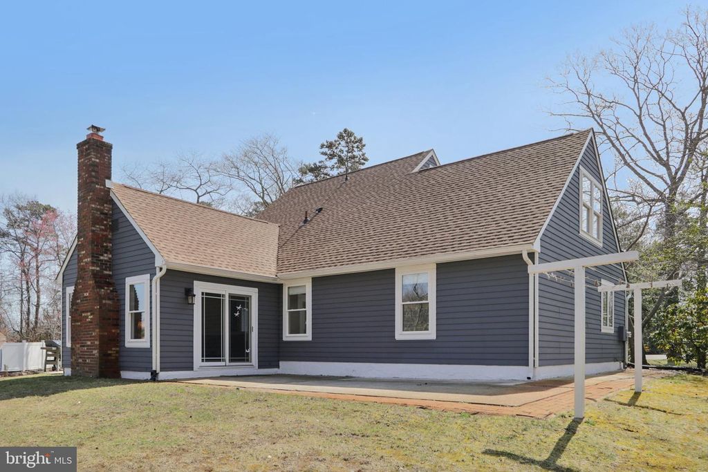 Image 20 of property listing at 7 INLET TER, Ocean View, NJ 08230