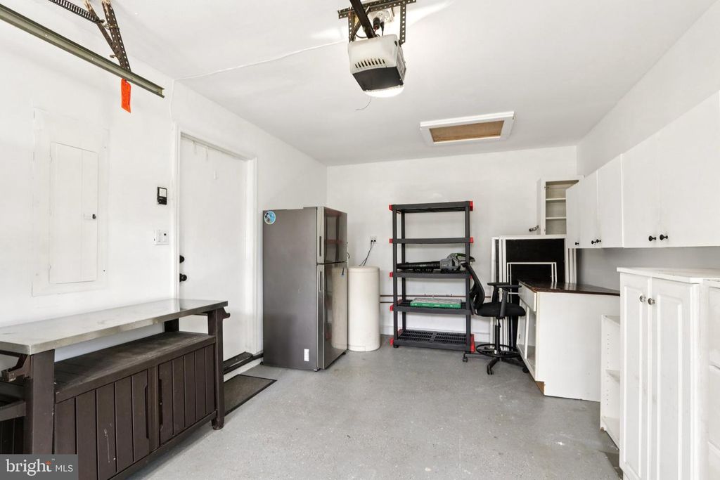 Image 24 of property listing at 7 INLET TER, Ocean View, NJ 08230