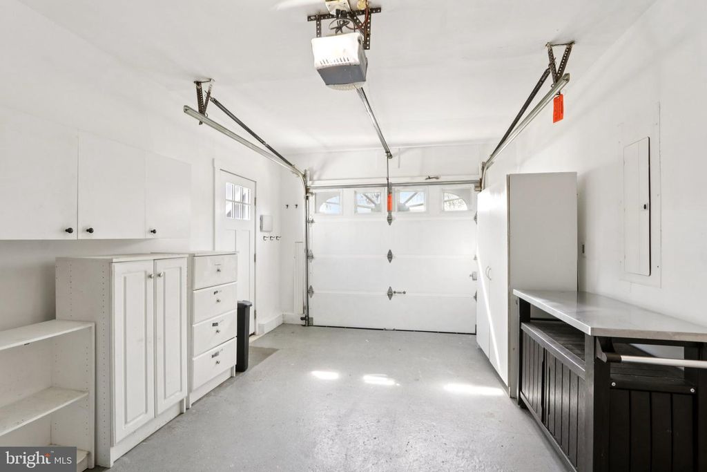 Image 25 of property listing at 7 INLET TER, Ocean View, NJ 08230