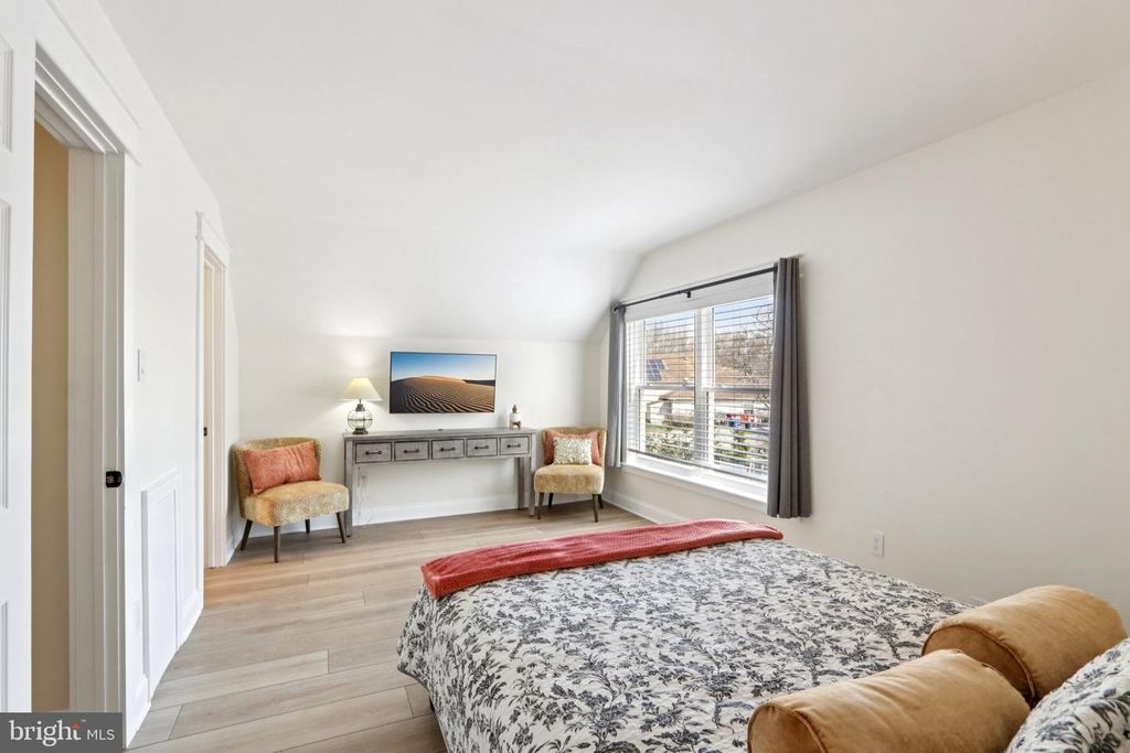 Image 27 of property listing at 7 INLET TER, Ocean View, NJ 08230