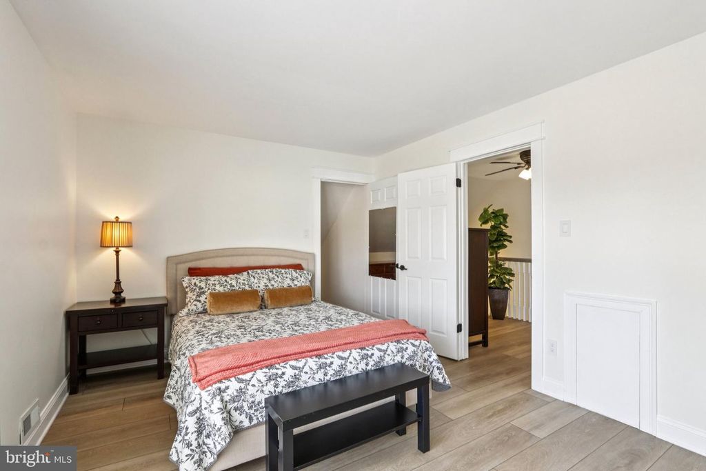 Image 28 of property listing at 7 INLET TER, Ocean View, NJ 08230