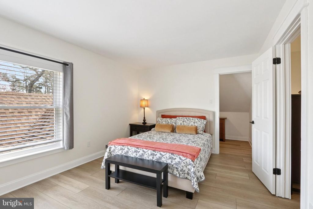 Image 29 of property listing at 7 INLET TER, Ocean View, NJ 08230