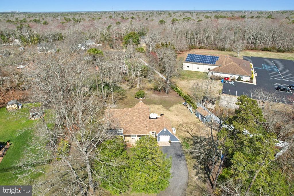 Image 3 of property listing at 7 INLET TER, Ocean View, NJ 08230