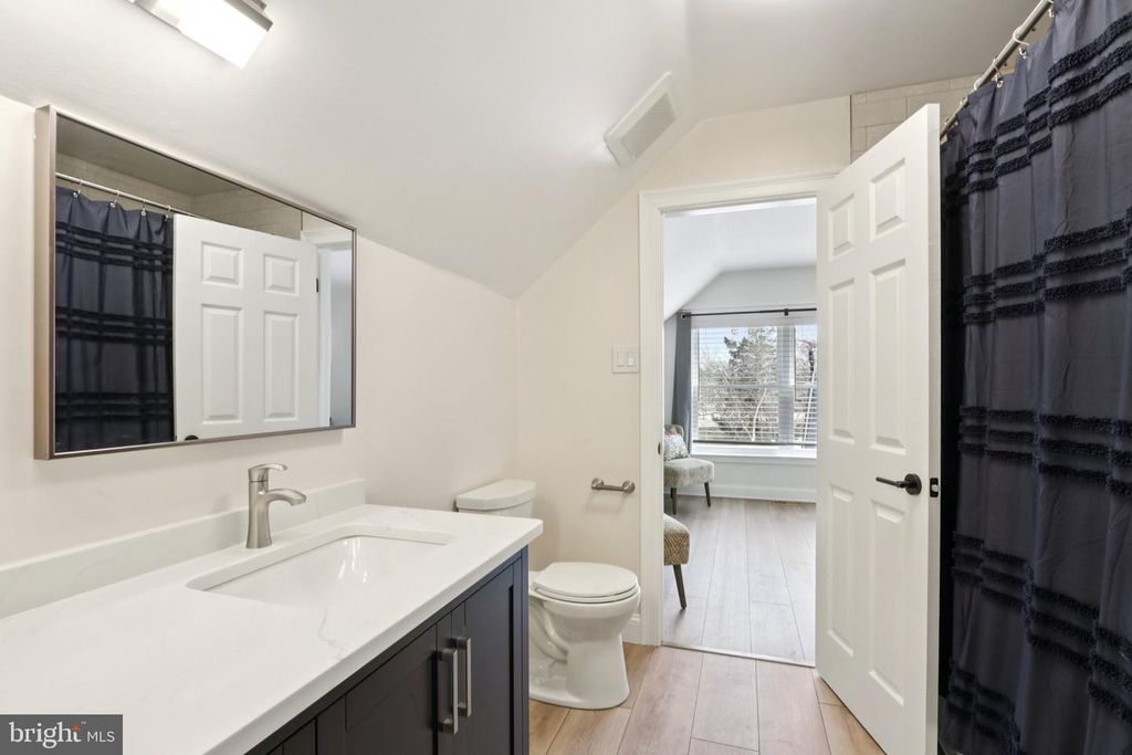 Image 31 of property listing at 7 INLET TER, Ocean View, NJ 08230