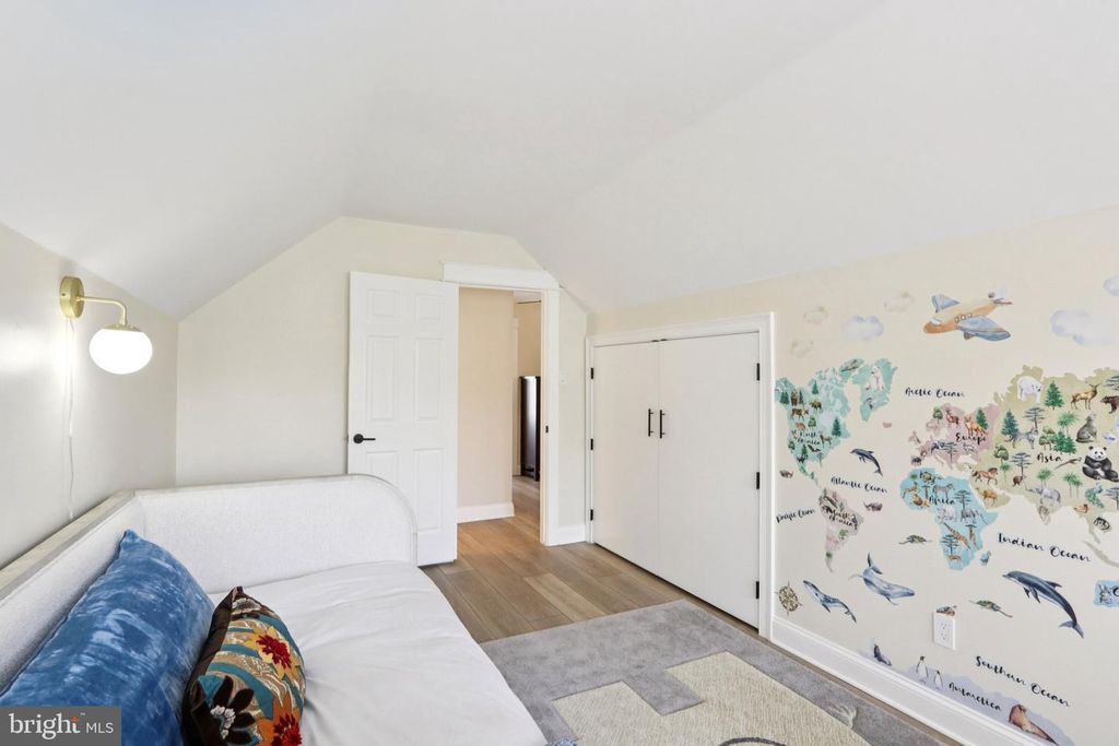 Image 32 of property listing at 7 INLET TER, Ocean View, NJ 08230