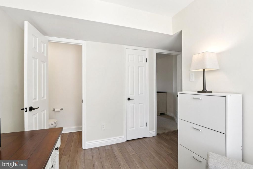 Image 36 of property listing at 7 INLET TER, Ocean View, NJ 08230