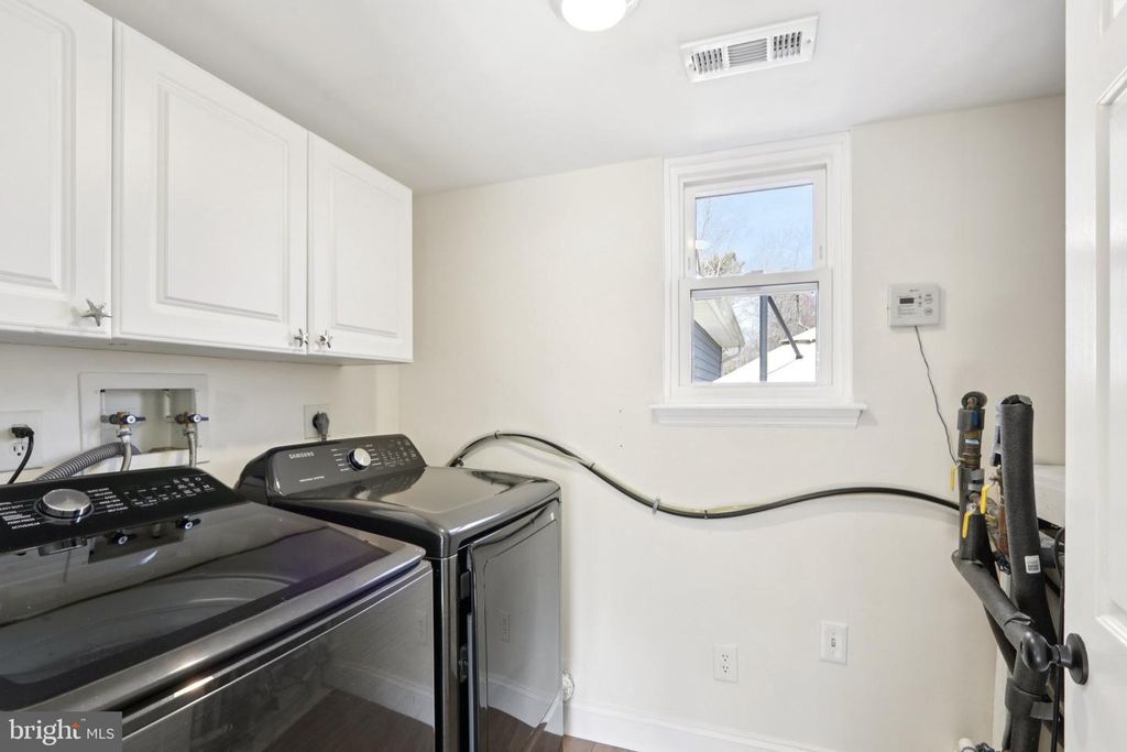 Image 38 of property listing at 7 INLET TER, Ocean View, NJ 08230