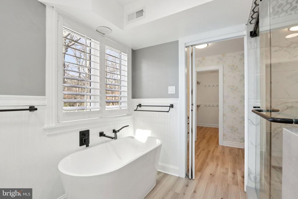 Image 39 of property listing at 7 INLET TER, Ocean View, NJ 08230