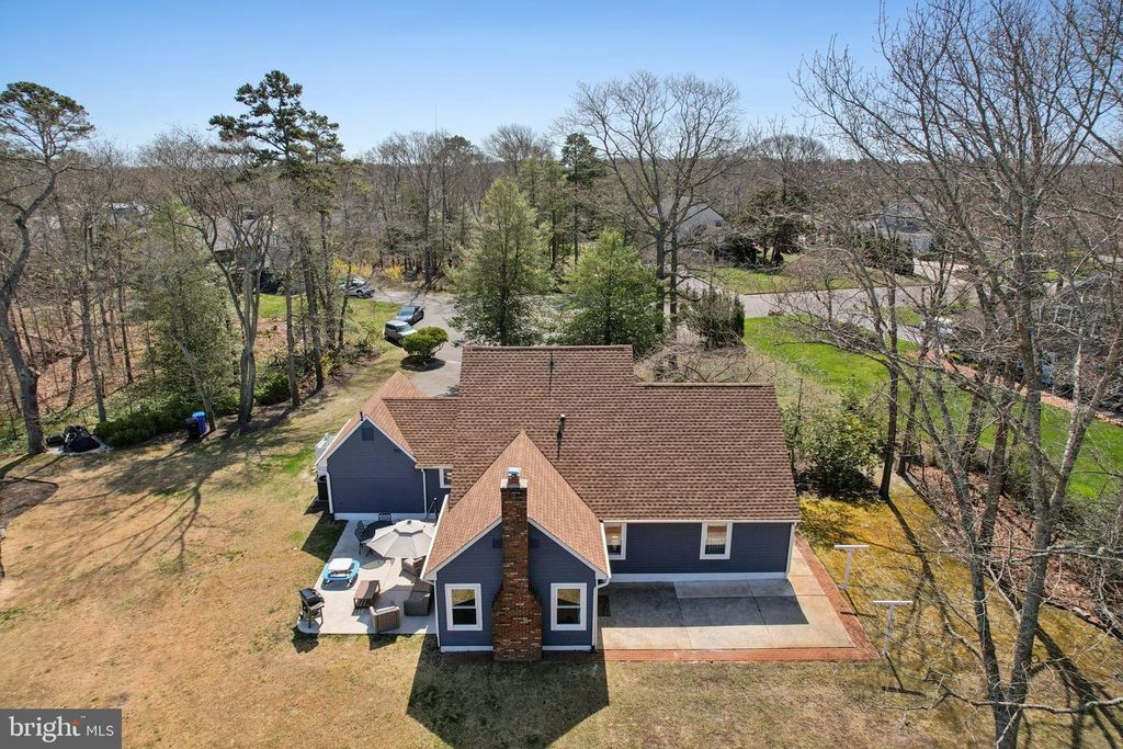 Image 4 of property listing at 7 INLET TER, Ocean View, NJ 08230