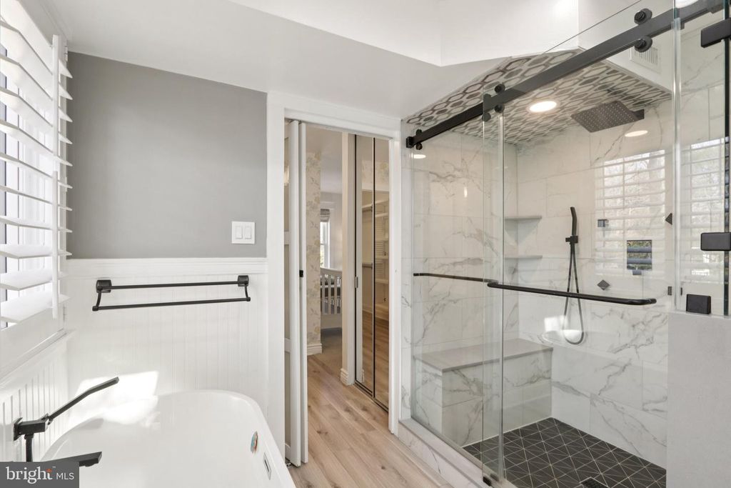 Image 42 of property listing at 7 INLET TER, Ocean View, NJ 08230