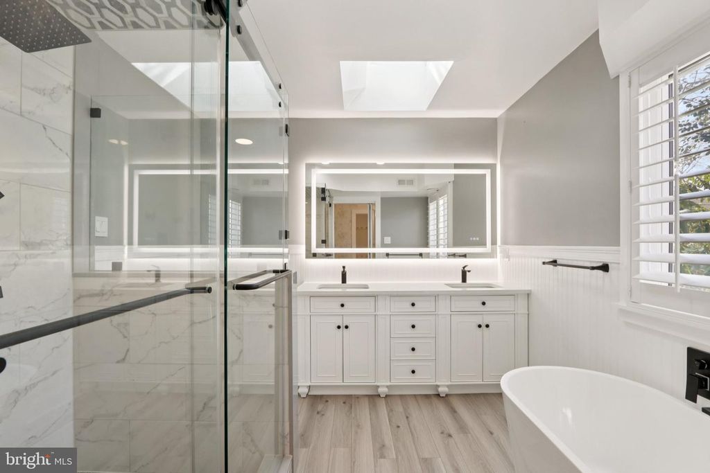 Image 43 of property listing at 7 INLET TER, Ocean View, NJ 08230