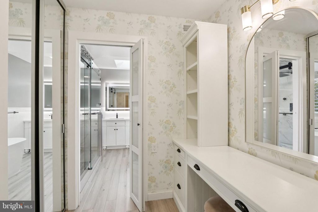 Image 44 of property listing at 7 INLET TER, Ocean View, NJ 08230