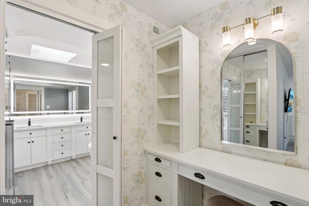 Image 47 of property listing at 7 INLET TER, Ocean View, NJ 08230