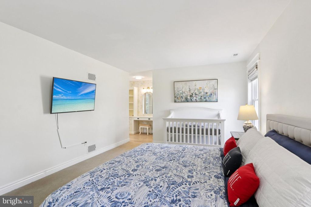 Image 49 of property listing at 7 INLET TER, Ocean View, NJ 08230