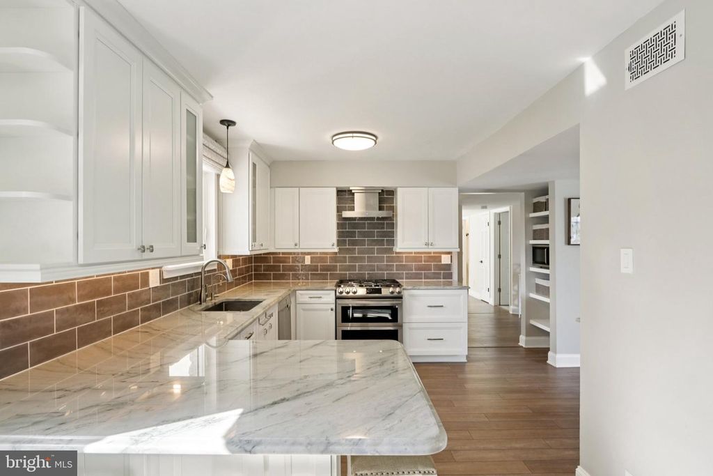 Image 51 of property listing at 7 INLET TER, Ocean View, NJ 08230