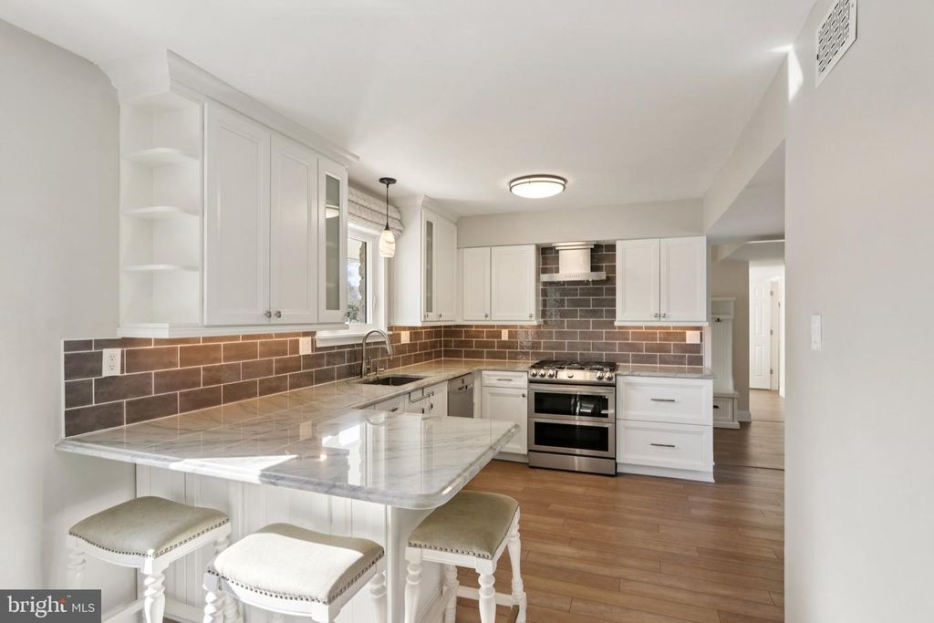 Image 52 of property listing at 7 INLET TER, Ocean View, NJ 08230