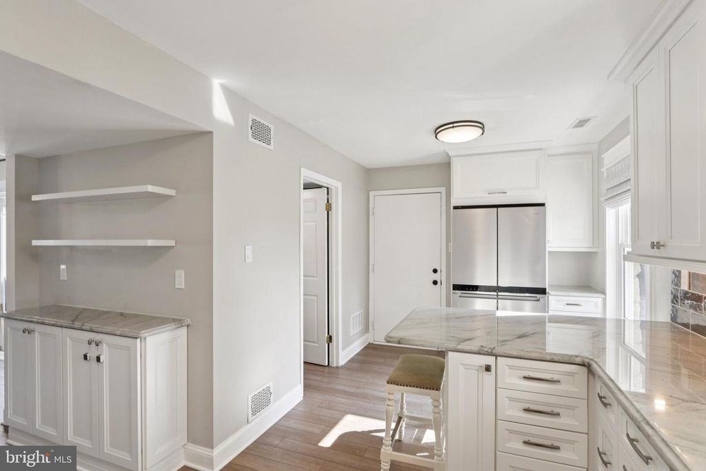 Image 54 of property listing at 7 INLET TER, Ocean View, NJ 08230