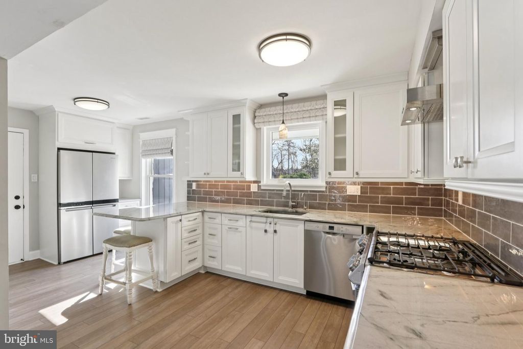 Image 56 of property listing at 7 INLET TER, Ocean View, NJ 08230