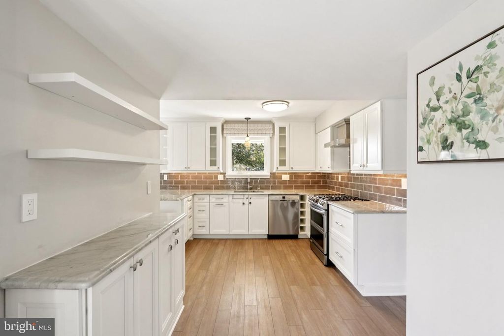 Image 57 of property listing at 7 INLET TER, Ocean View, NJ 08230