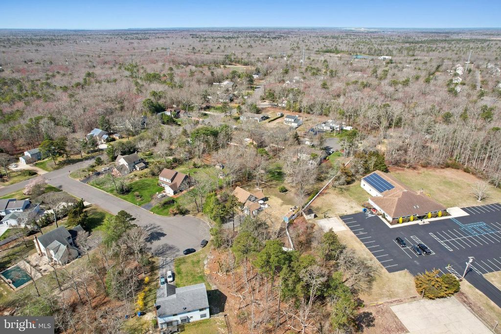 Image 6 of property listing at 7 INLET TER, Ocean View, NJ 08230