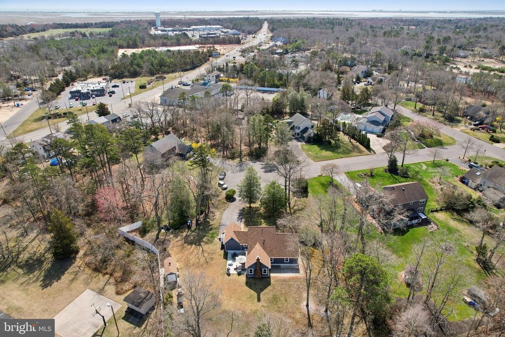 Image 7 of property listing at 7 INLET TER, Ocean View, NJ 08230