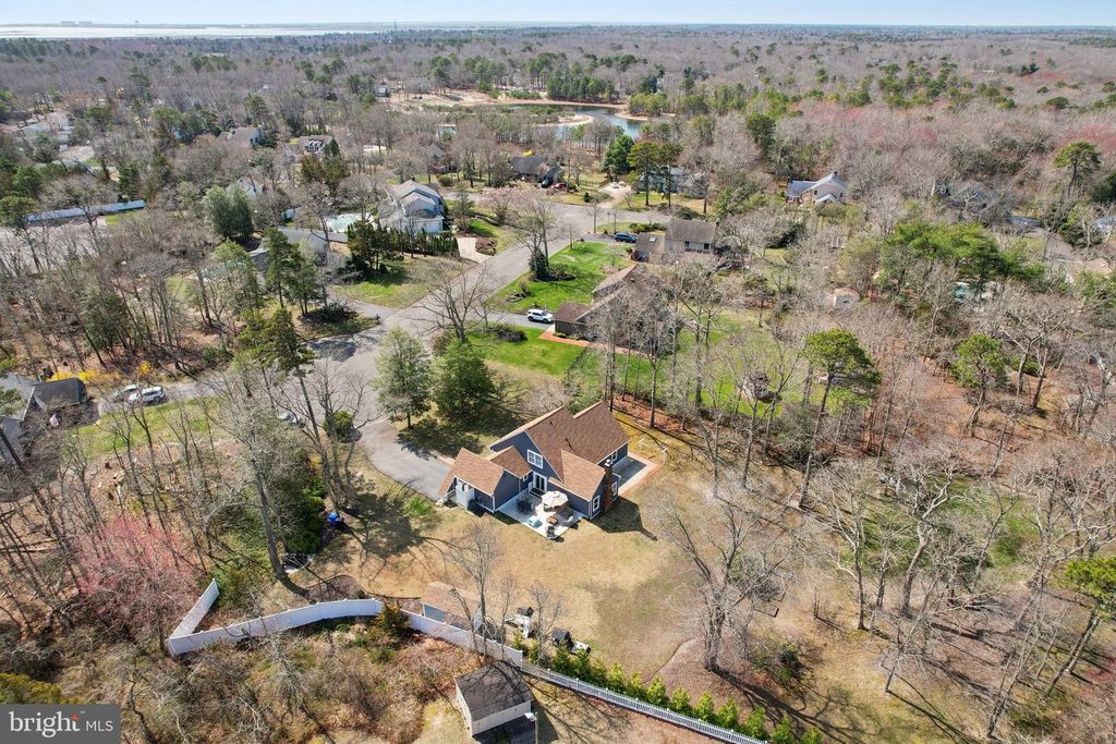 Image 8 of property listing at 7 INLET TER, Ocean View, NJ 08230