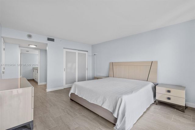 1000 Quayside Terrace 1604, Miami, FL 33138