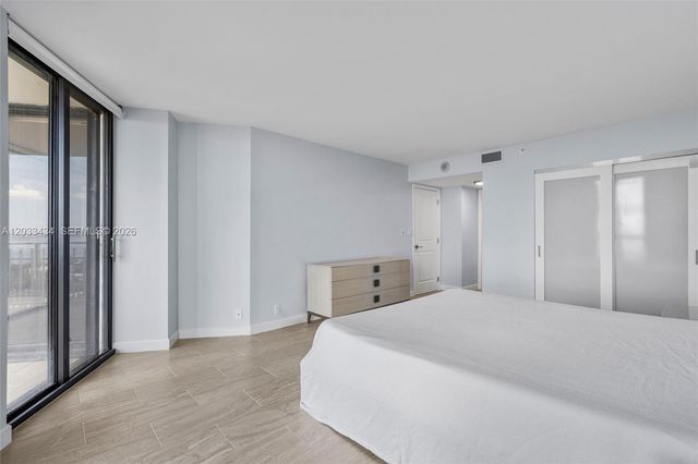 1000 Quayside Terrace 1604, Miami, FL 33138