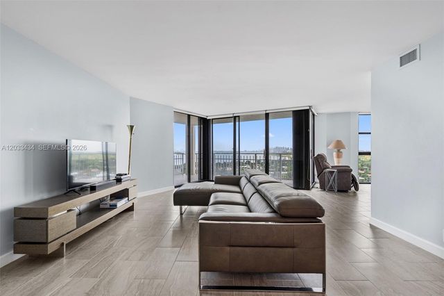 1000 Quayside Terrace 1604, Miami, FL 33138