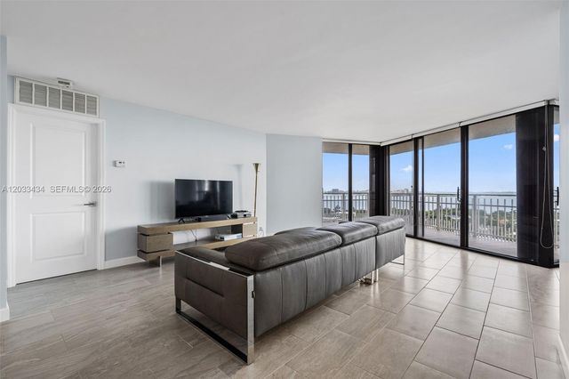 1000 Quayside Terrace 1604, Miami, FL 33138