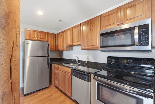 335 Cypress St Apt 3J, Manchester, NH 03103
