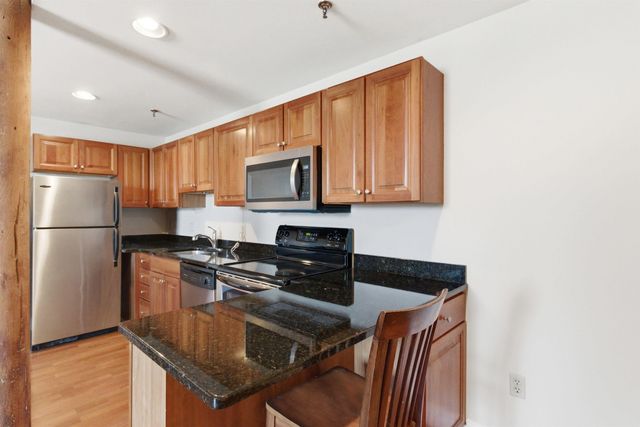 335 Cypress St Apt 3J, Manchester, NH 03103