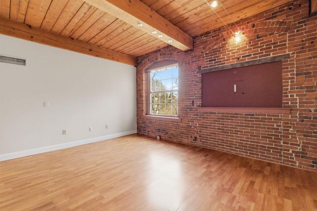335 Cypress St Apt 3J, Manchester, NH 03103