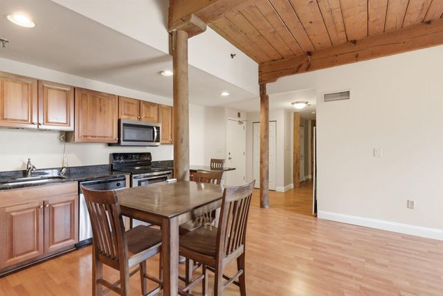 335 Cypress St Apt 3J, Manchester, NH 03103