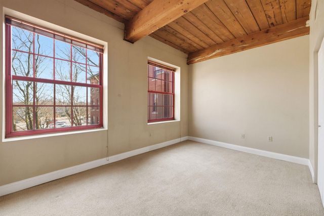 335 Cypress St Apt 3J, Manchester, NH 03103