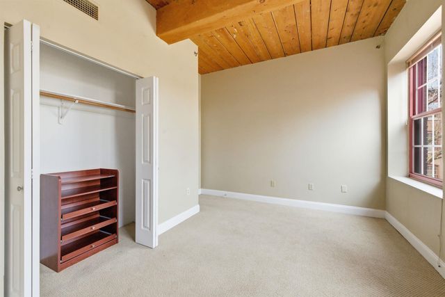 335 Cypress St Apt 3J, Manchester, NH 03103
